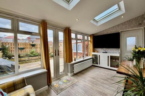 Occasional Room / Family Area: