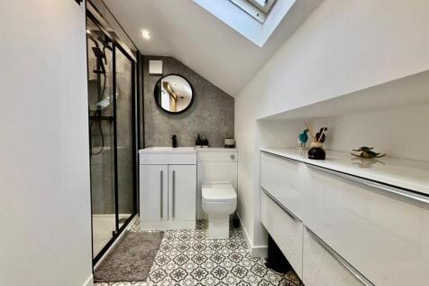 Shower Room / WC: