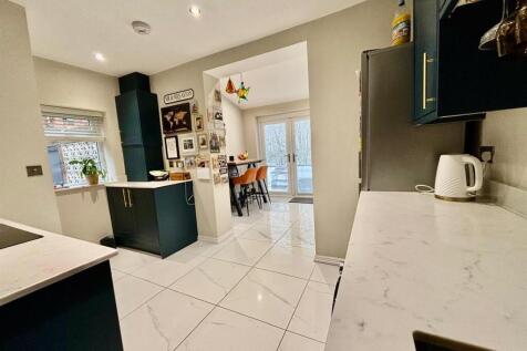 Fitted Kitchen: