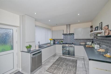 Fitted Kitchen: