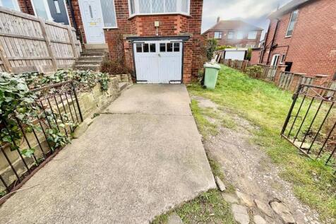 Off Street Parking / Drive / Integral Garage: