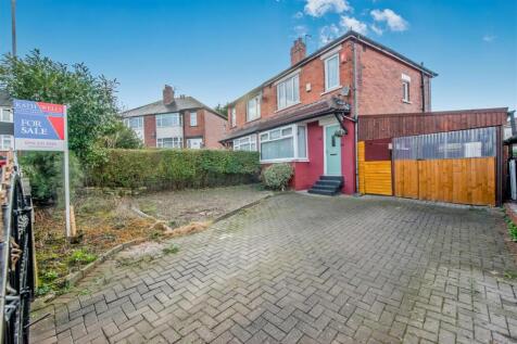 Off Street Parking / Single Garage / Carport: