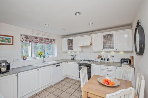 Fitted Breakfast Kitchen: