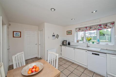 Fitted Breakfast Kitchen: