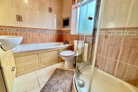 Family Bathroom / WC: