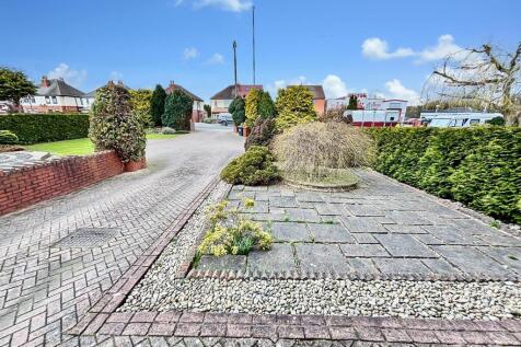 Off Street Parking &amp; Single Garage: