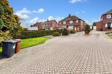 Off Street Parking &amp; Single Garage: