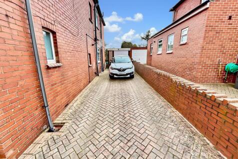 Off Street Parking &amp; Single Garage: