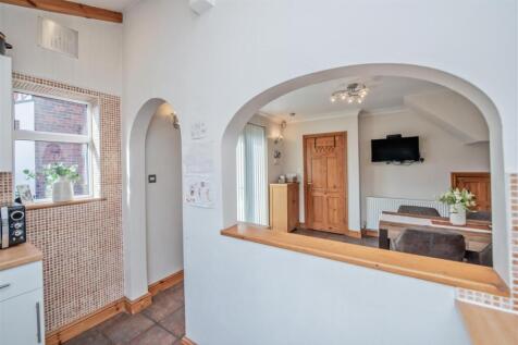 Dining room / Fitted Kitchen: