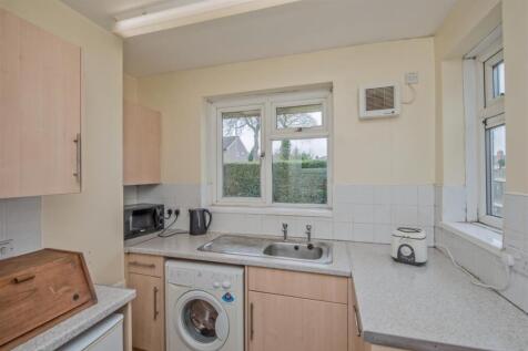 Kitchen Area: