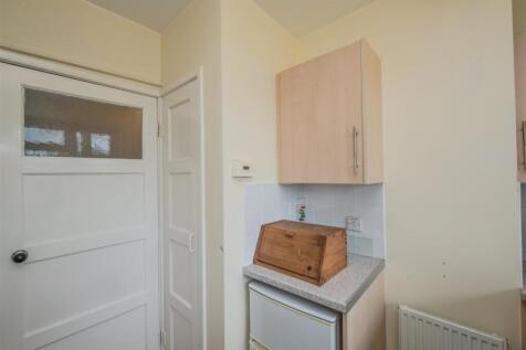 Kitchen Area: