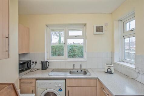 Kitchen Area: