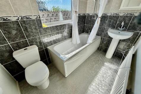 Bathroom / WC: