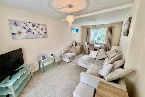 Living Room &amp; Dining Area: