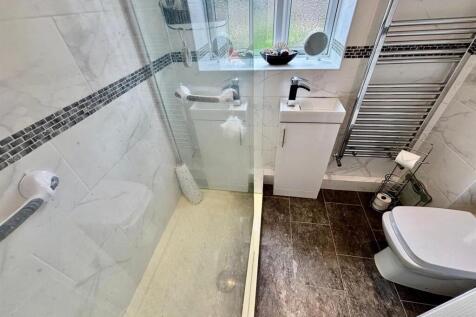 Shower Room/ WC: