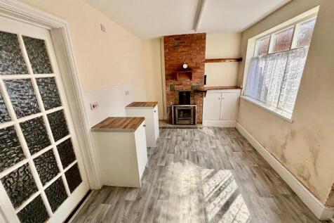 Dining Kitchen: