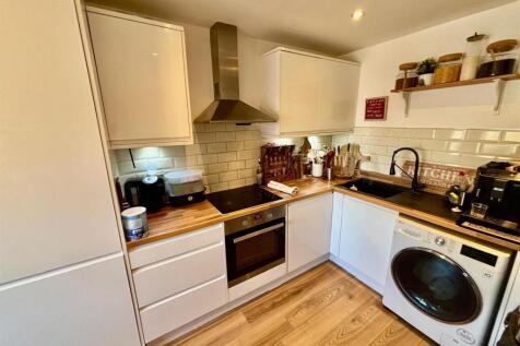 Fitted Breakfast Kitchen: