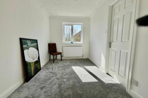 Dining Area:
