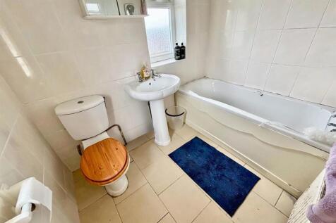 Bathroom / WC: