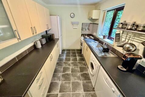 Fitted Kitchen: