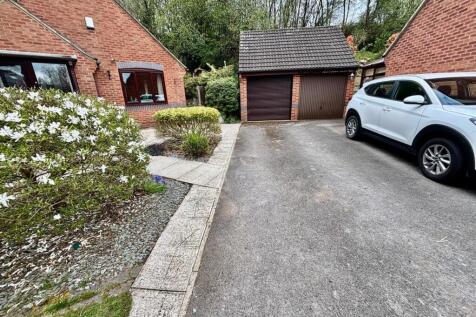 Off street Parking / Garage:
