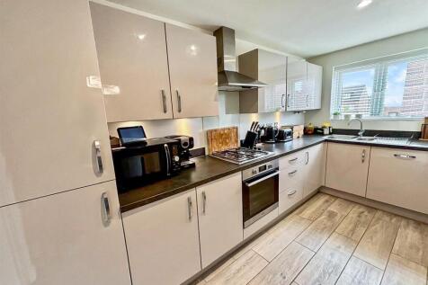 Fitted DIning Kitchen: