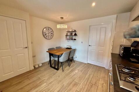 Fitted DIning Kitchen: