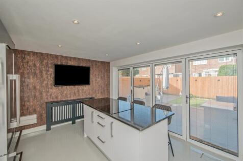 Fitted Dining / Breakfast Kitchen: