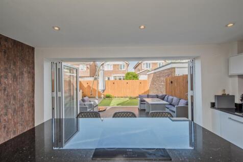 Fitted Dining / Breakfast Kitchen: