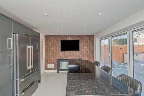 Fitted Dining / Breakfast Kitchen: