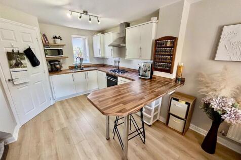 Fitted Breakfast Kitchen: