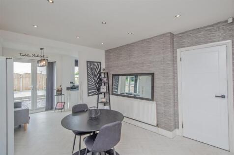 Dining Area: