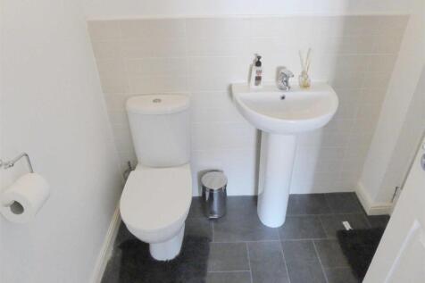Cloakroom / WC:
