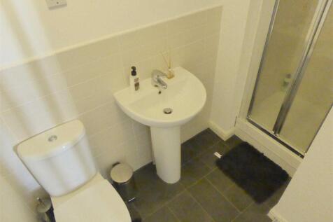 En- Suite Shower Room / WC: