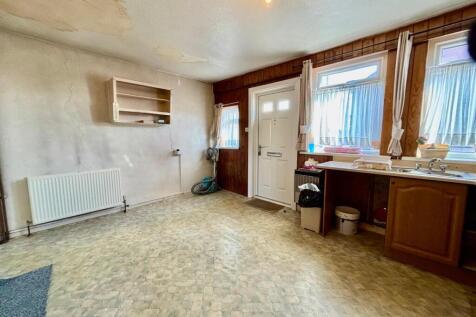 Entrance Dining Kitchen: