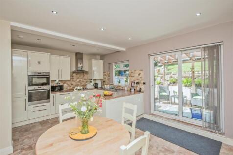 Fitted Dining Kitchen: