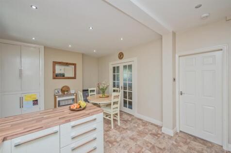 Fitted Dining Kitchen: