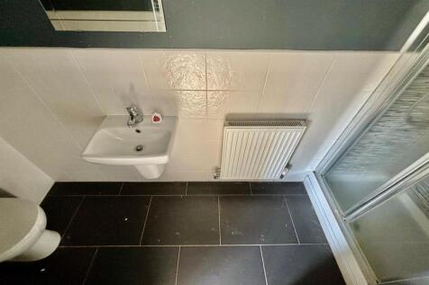 Shower Room / WC: