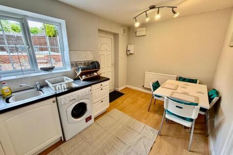 Fitted Dining Kitchen: