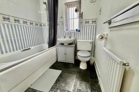 Bathroom / WC: