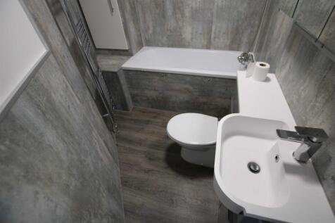 En- Suite Bathroom / WC: