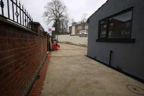 Gardens / Parking:
