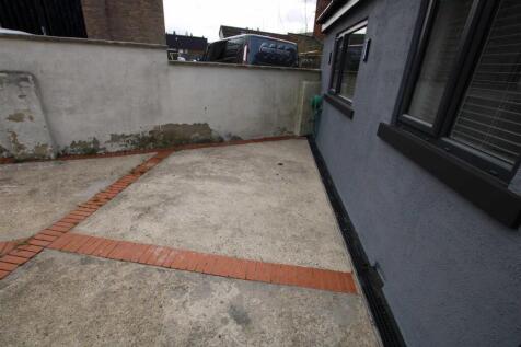 Gardens / Parking: