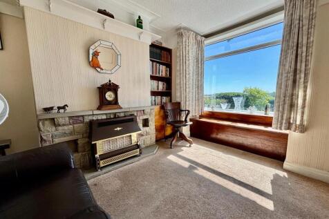 Dining Room / Sitting Room: