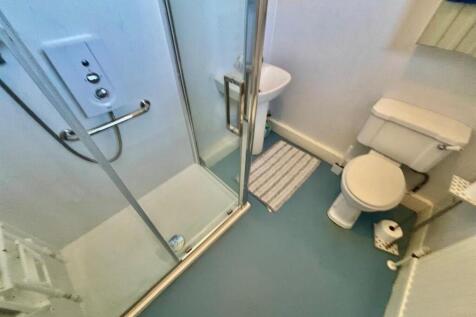 Shower Room / WC: