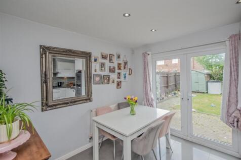 Fitted Dining Kitchen: