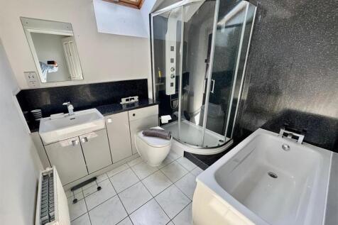 4 Piece Bathroom / WC: