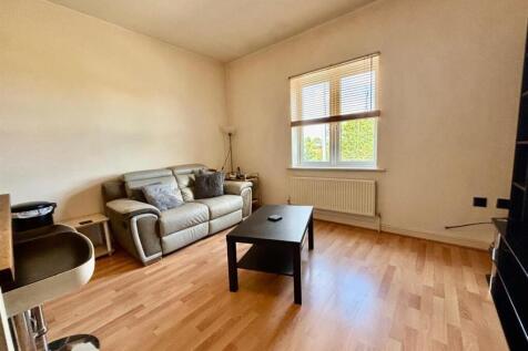 Living Room Area: