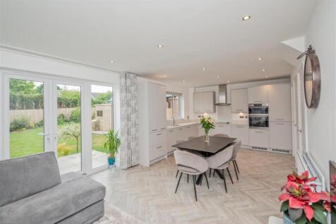 Fitted Kitchen: