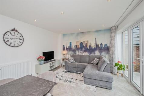 Sitting Room Area: